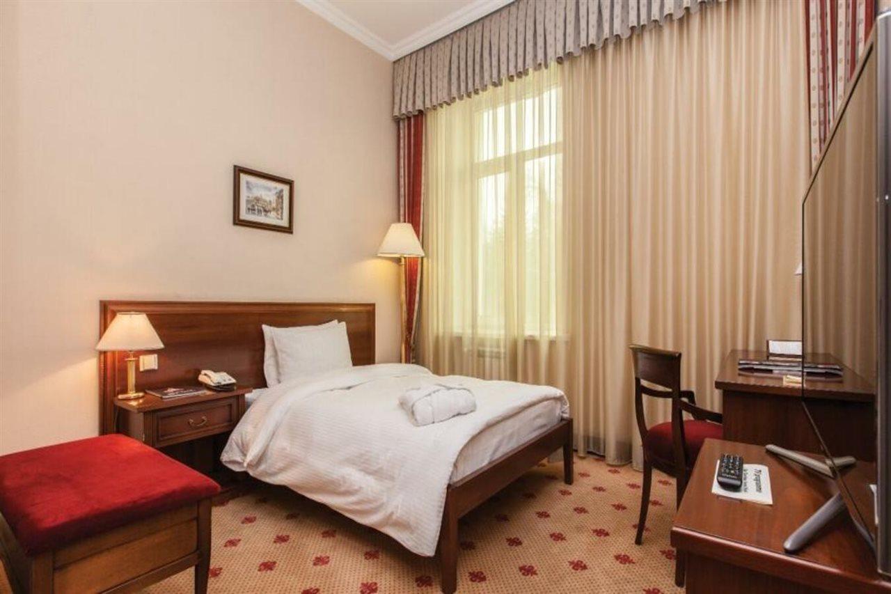 אלמטי Grand Tien Shan Hotel מראה חיצוני תמונה