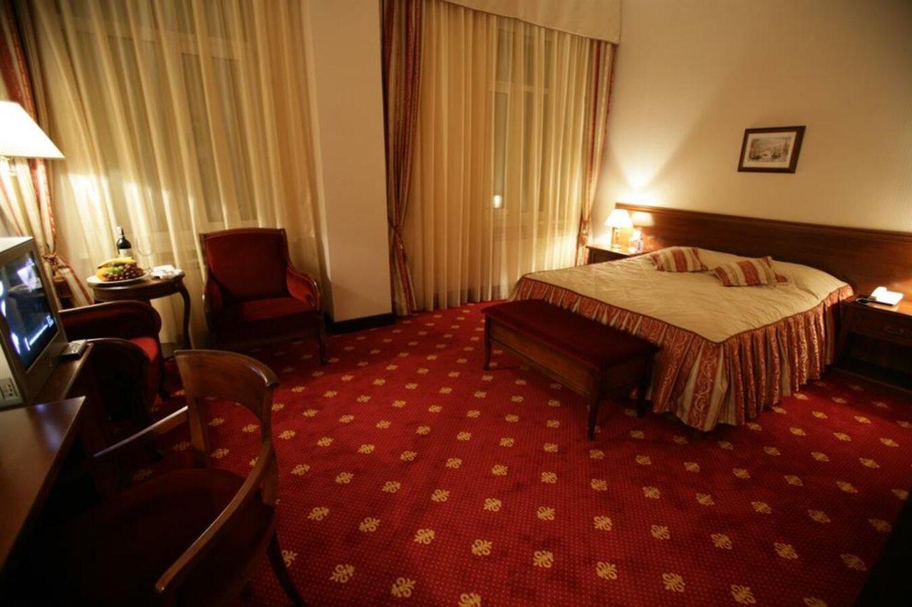 אלמטי Grand Tien Shan Hotel מראה חיצוני תמונה