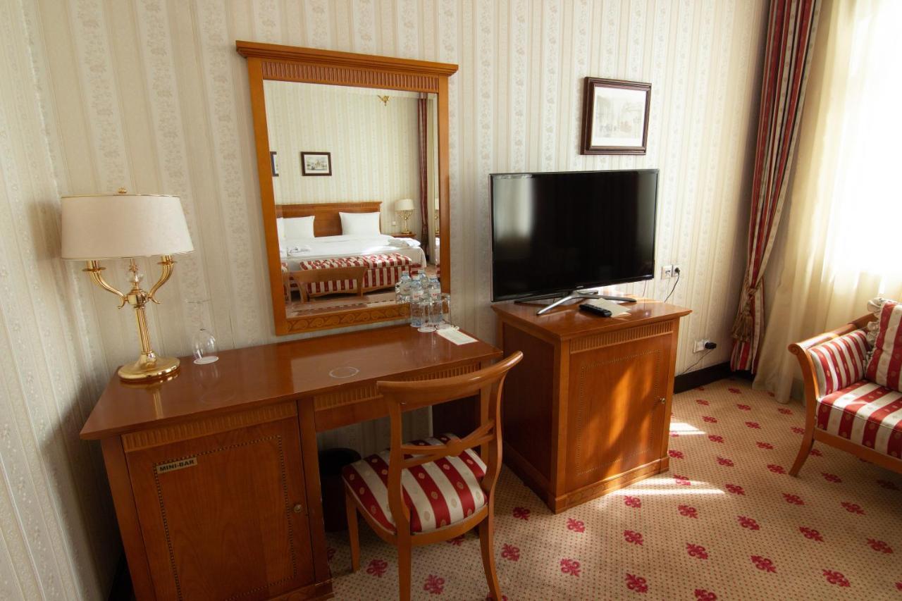 אלמטי Grand Tien Shan Hotel מראה חיצוני תמונה
