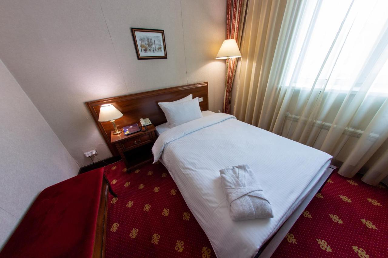 אלמטי Grand Tien Shan Hotel מראה חיצוני תמונה