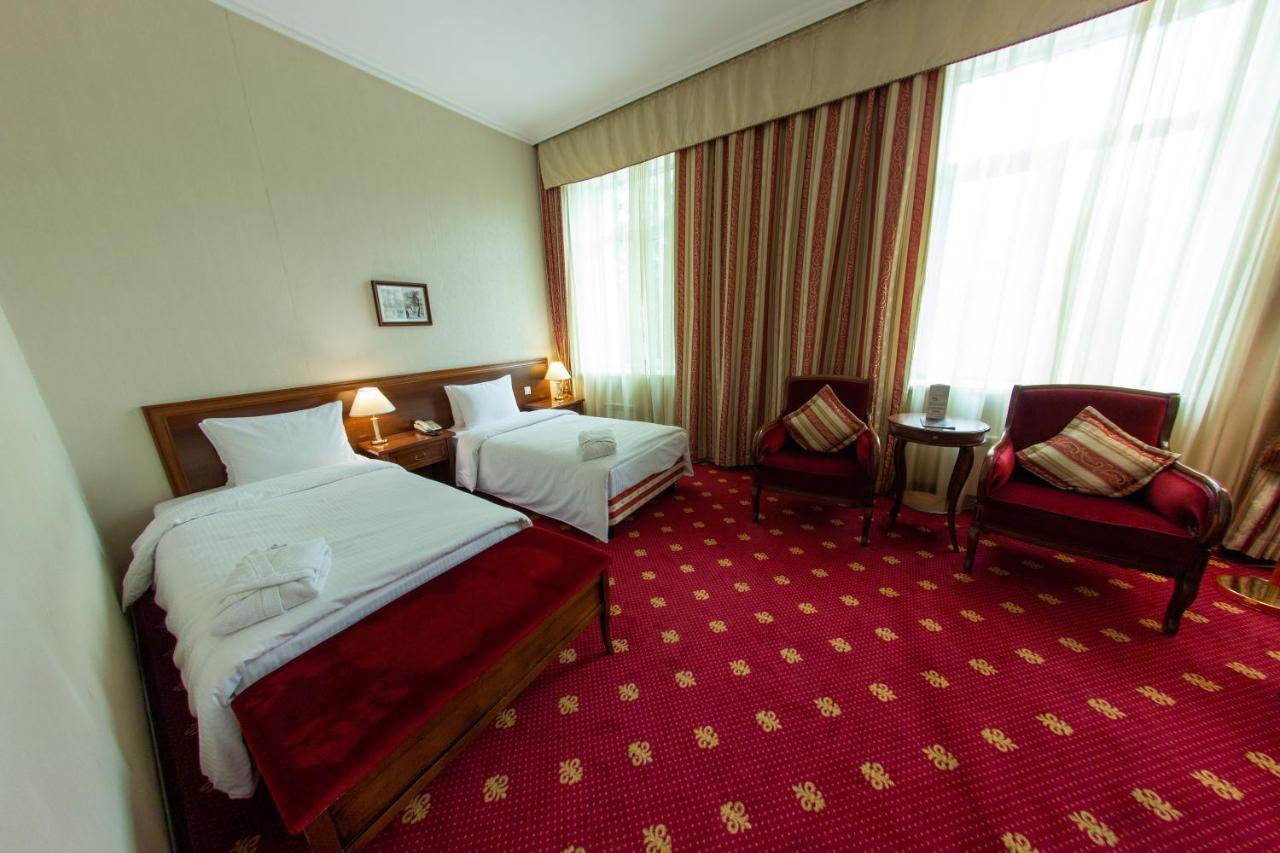 אלמטי Grand Tien Shan Hotel מראה חיצוני תמונה