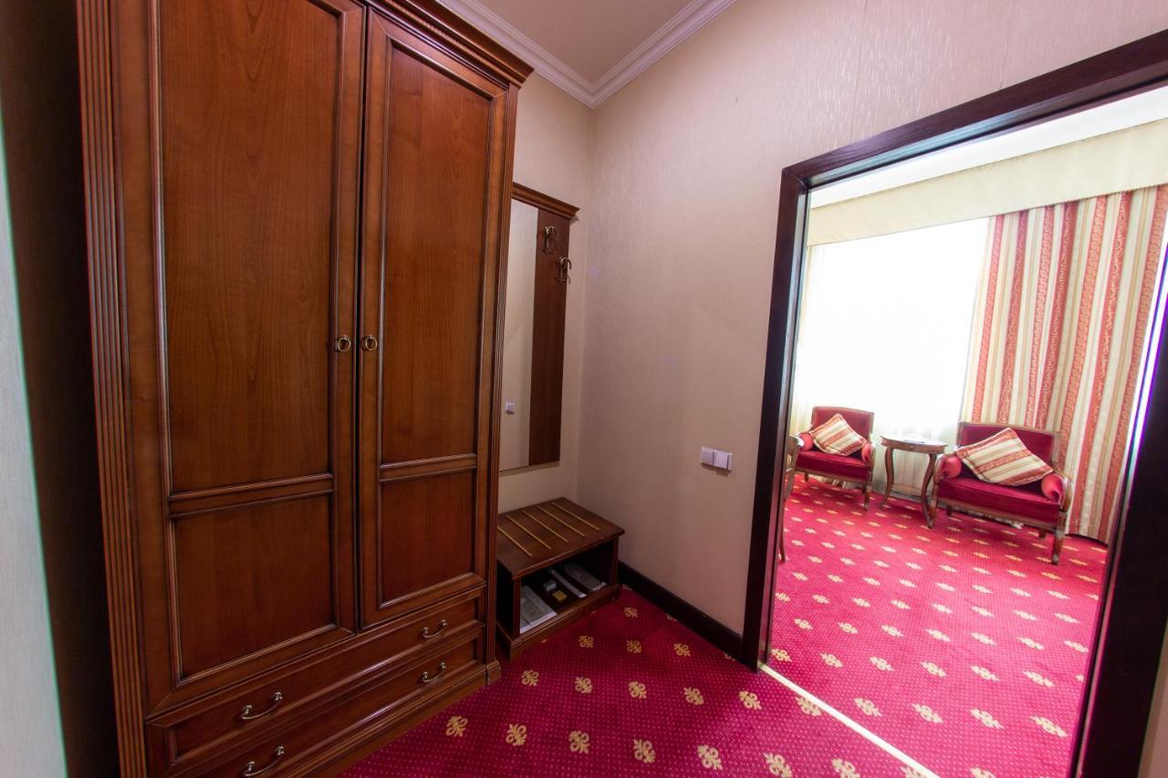 אלמטי Grand Tien Shan Hotel מראה חיצוני תמונה
