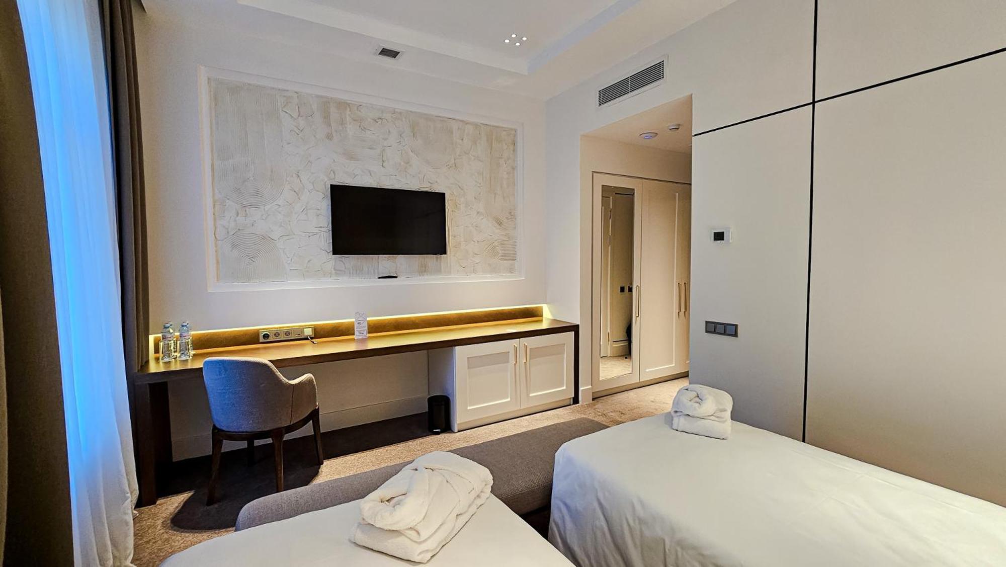 אלמטי Grand Tien Shan Hotel מראה חיצוני תמונה