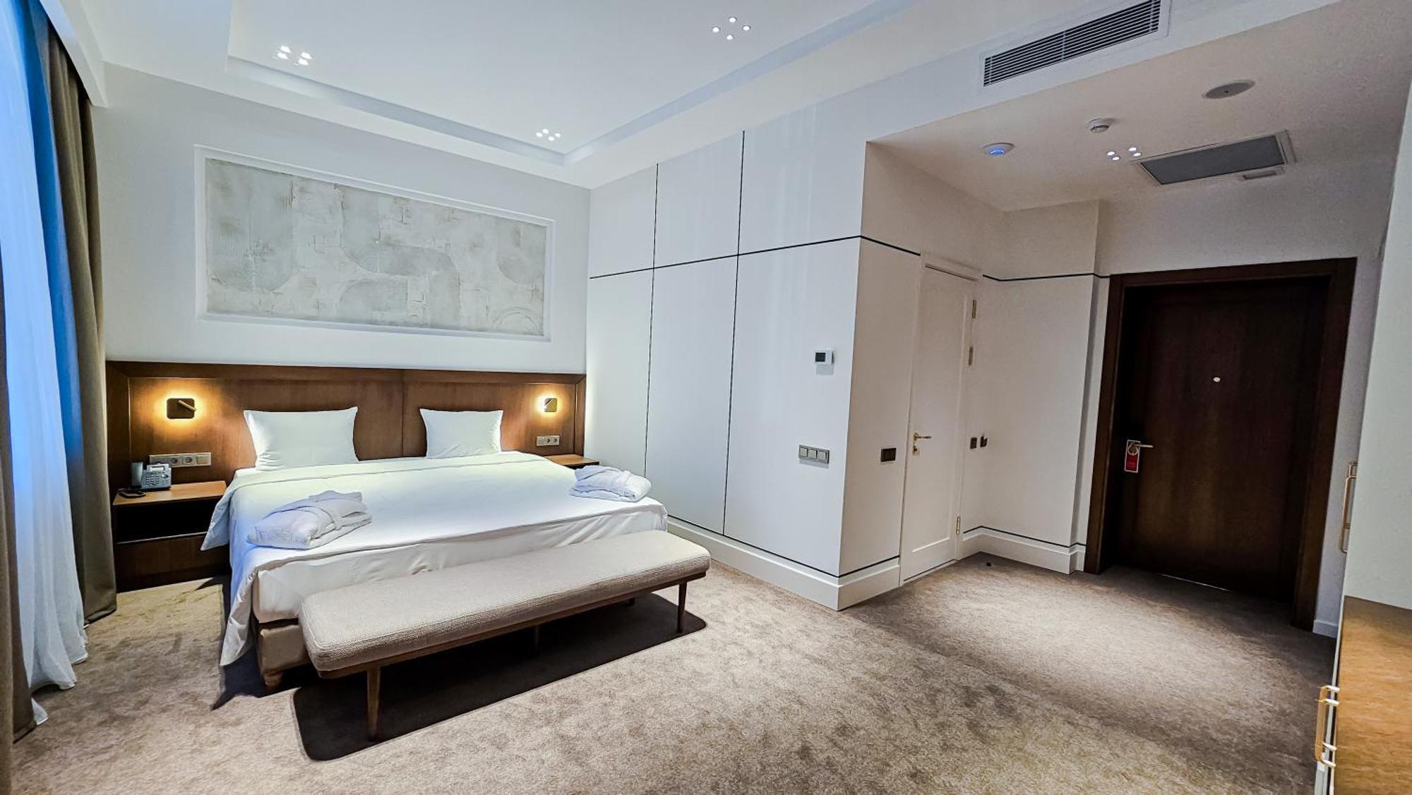 אלמטי Grand Tien Shan Hotel מראה חיצוני תמונה